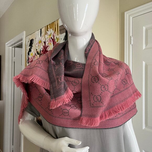 Gucci GG Wool Scarf in Graphite/Pink - Picture 5 of 14